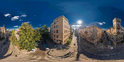 20. Вул. Чупринки, 52 (балкон Будівлі)