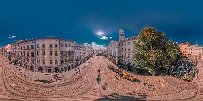 28. Пл. Ринок, 13 (фасад будівлі)