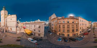 30. Вул. Театральна, 3 (еркер)